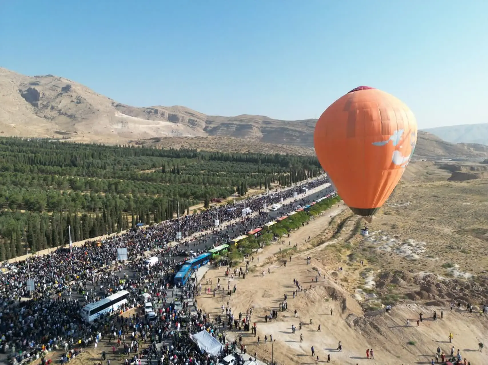 پیاده روی خانوادگی شیراز 