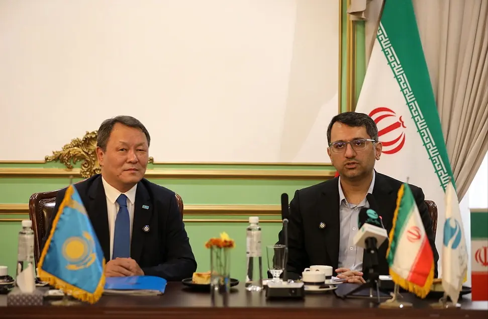 دیدار مدیر عامل سازمان منطقه آزاد کیش و سفیر قزاقزستان