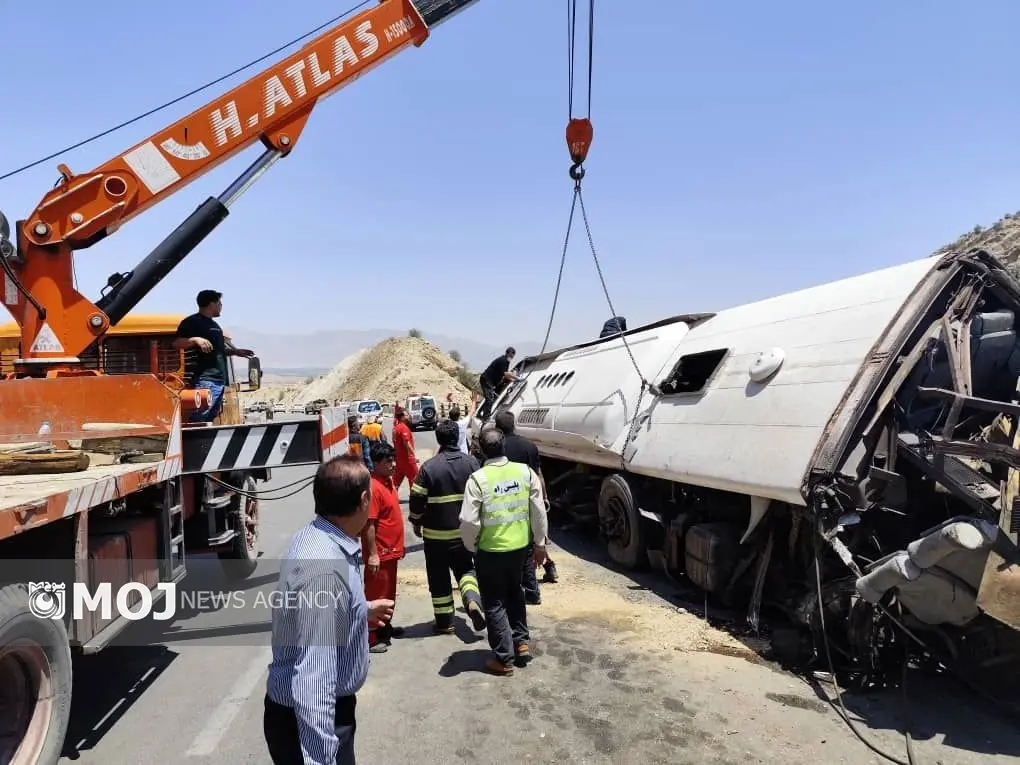 حادثه واژگونی مرگبار در استان فارس