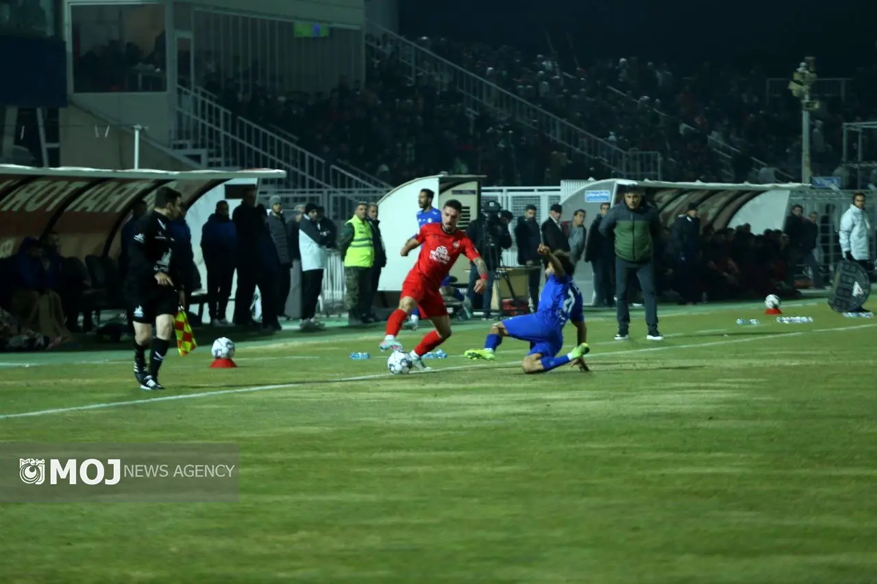 تراکتور تبرزز