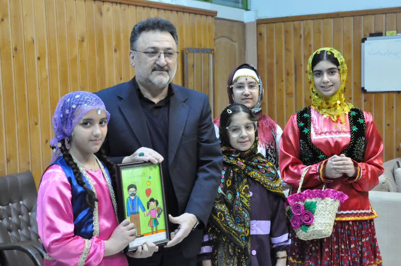 تجلیل از مدیر ناحیه 2 ساری روز پدر