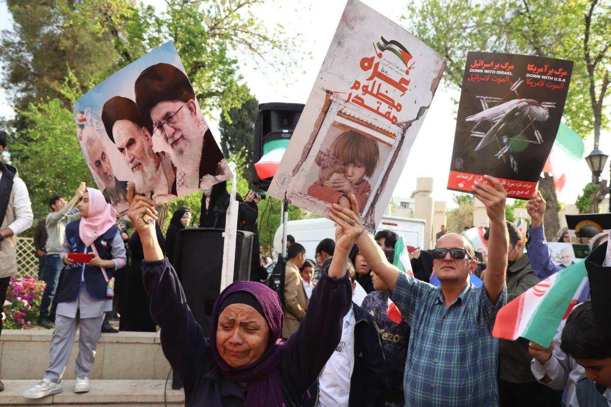 تجمع مردم شیراز در حمایت از عملیات سپاه پاسداران