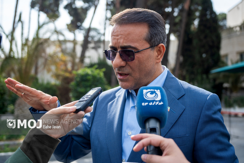 اعضای هیأت دولت در جمع خبرنگاران