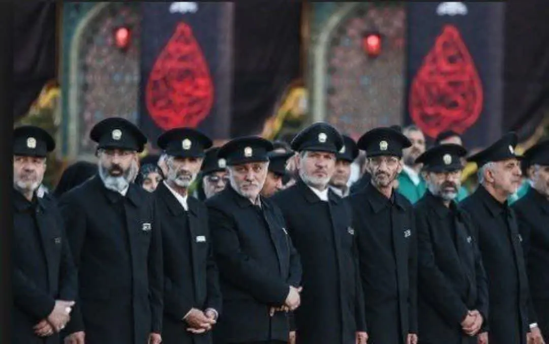 تعویض پرچم امام رضا(ع) 