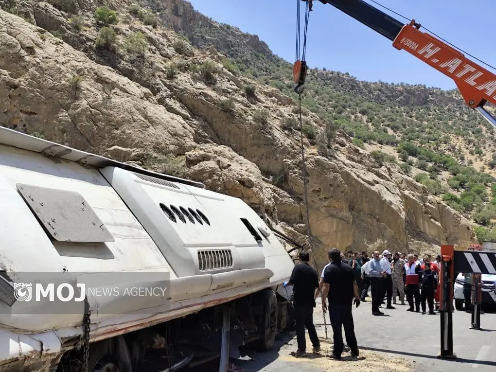 حادثه واژگونی مرگبار در استان فارس
