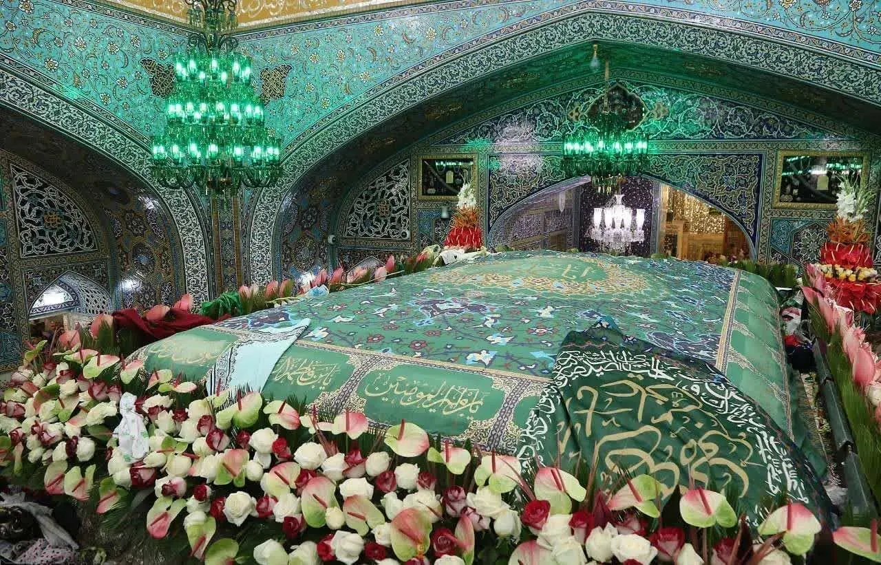 تعویض پوش ضریح امام رضا(ع)