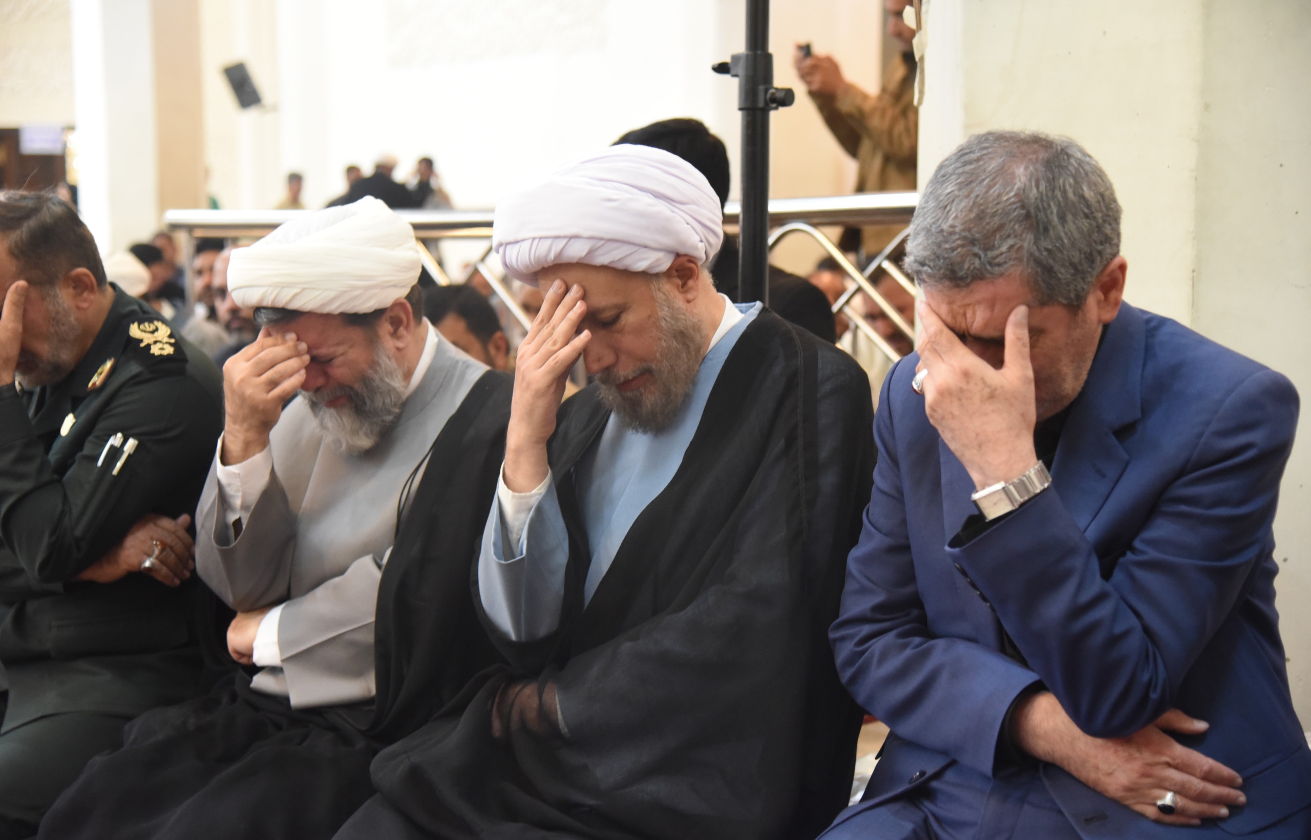 مردم شیراز در سوگ شهادت رئیس جمهور