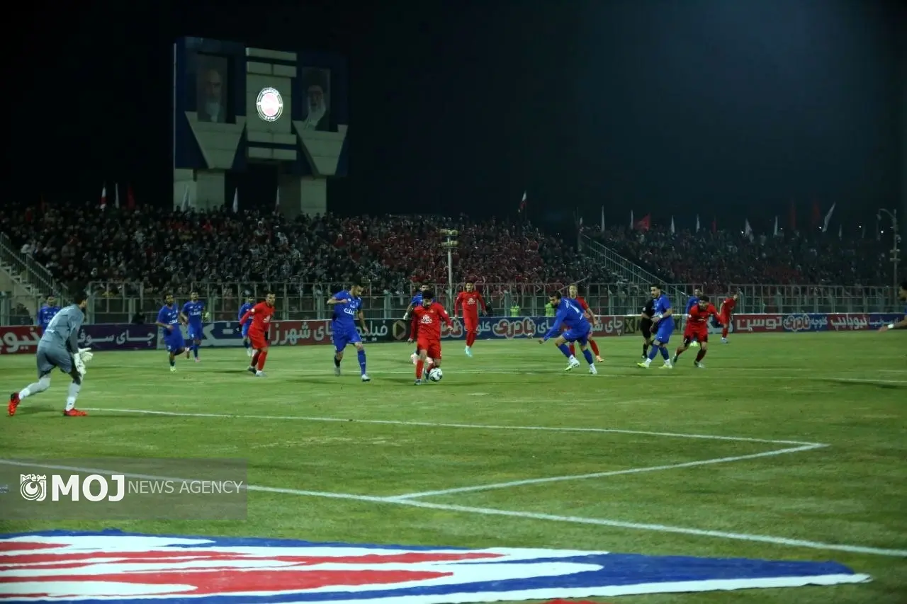 تراکتور تبرزز