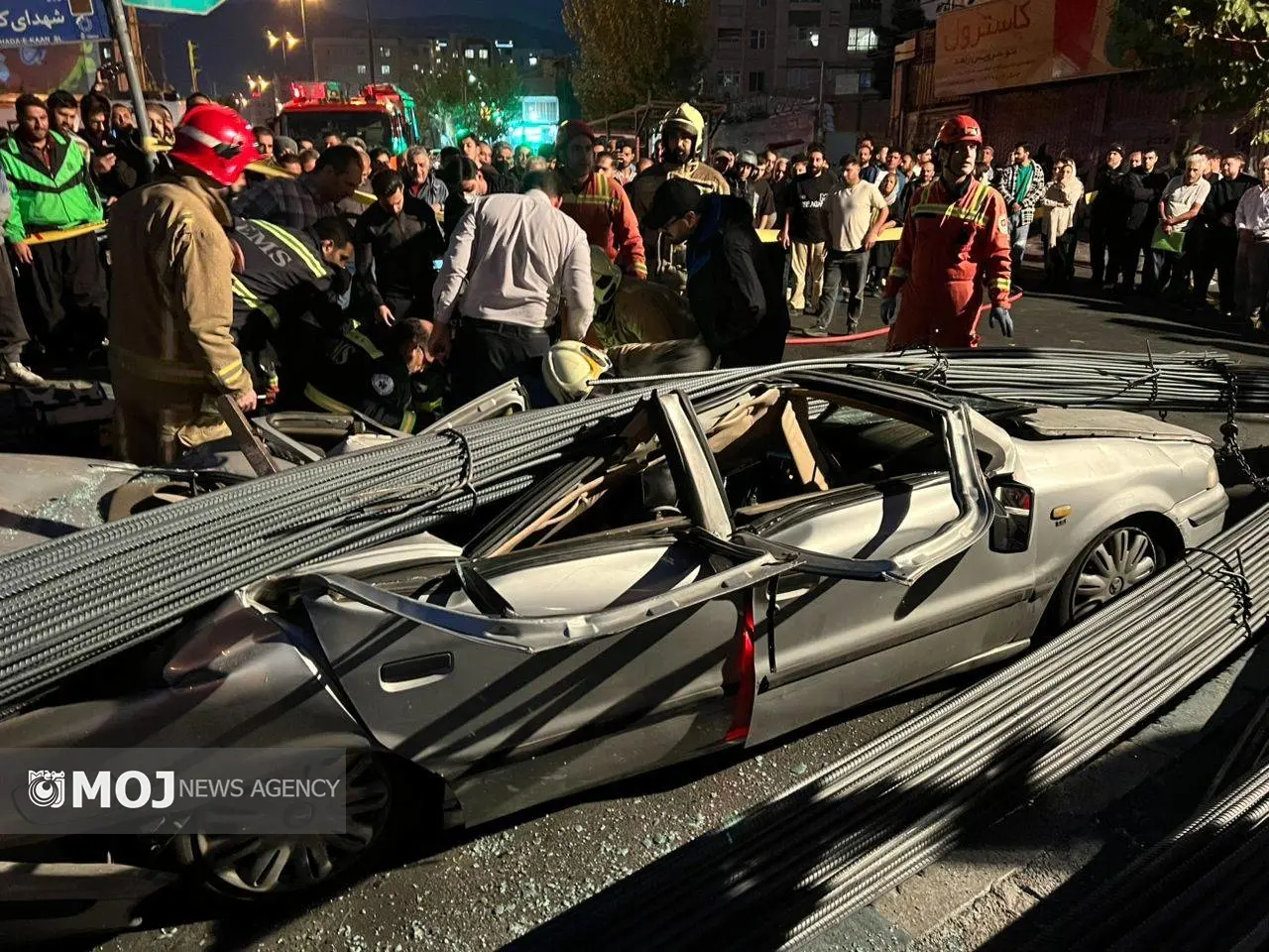 واژگونی خودرو حامل میلگرد