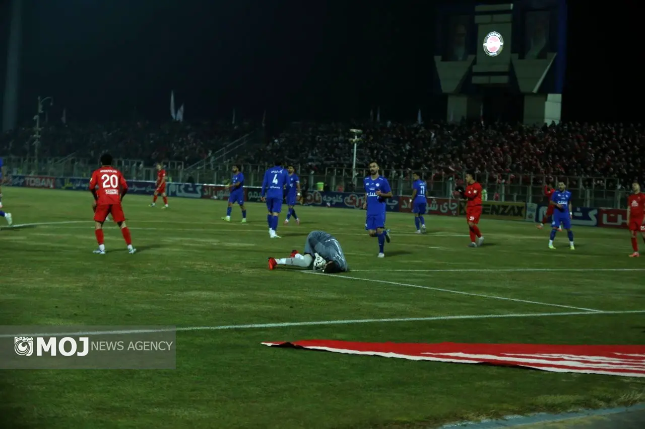 تراکتور تبرزز