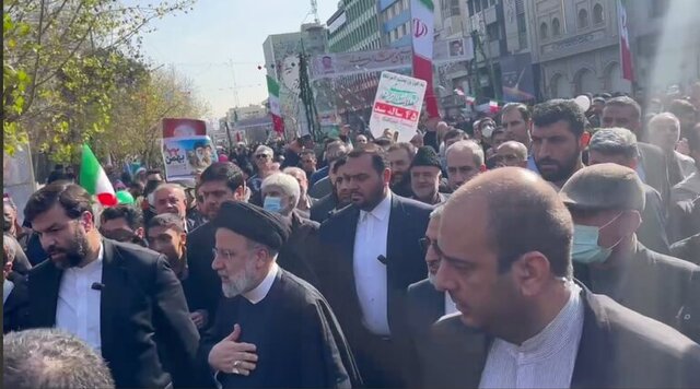 رئیس جمهور در راهپیمایی 22 بهمن