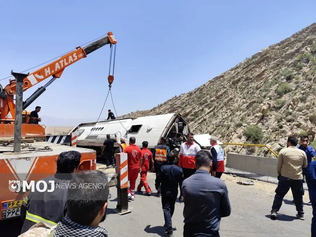 حادثه واژگونی مرگبار در استان فارس