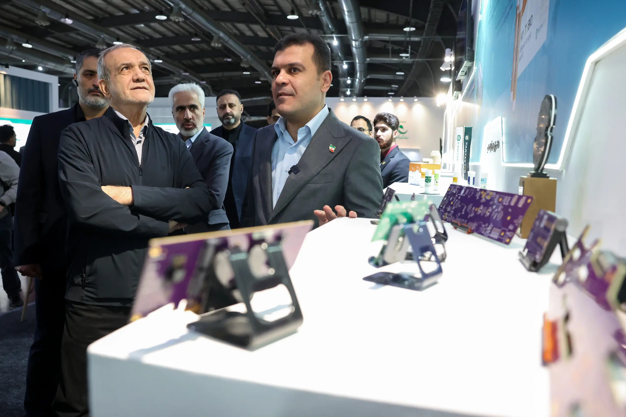 مسعود پزشکیان در نمایشگاه فر ایران