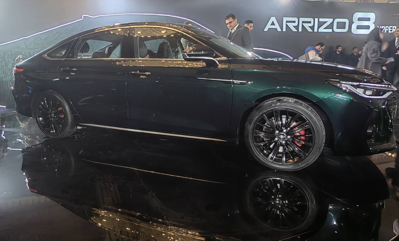 مدیران خودرو سدان جدید خود را با نام فونیکس آریزو 8 رونمایی کرد1