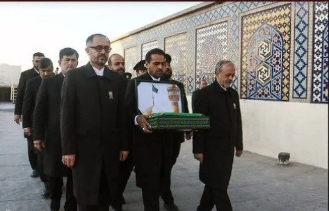 تعویض پرچم امام رضا(ع) 