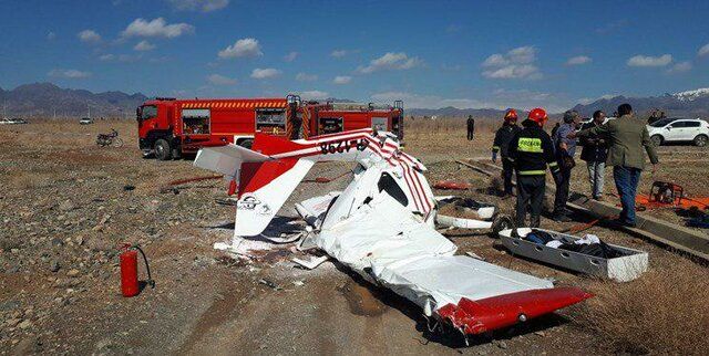 سقوط هواپیمای آموزشی در کاشمر/ دو نفر کشته شدند