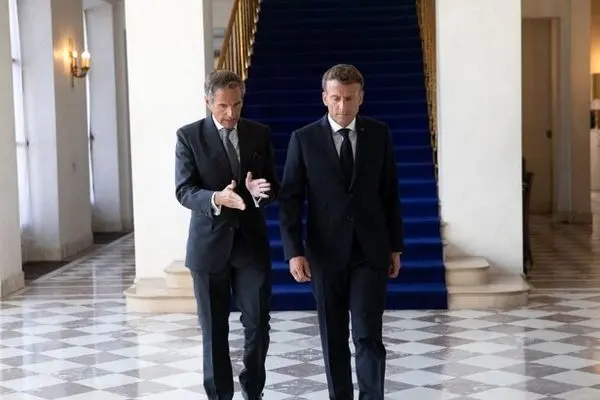 گروسی و ماکرون درباره برنامه هسته‌ای ایران در نیویورک رایزنی کردند