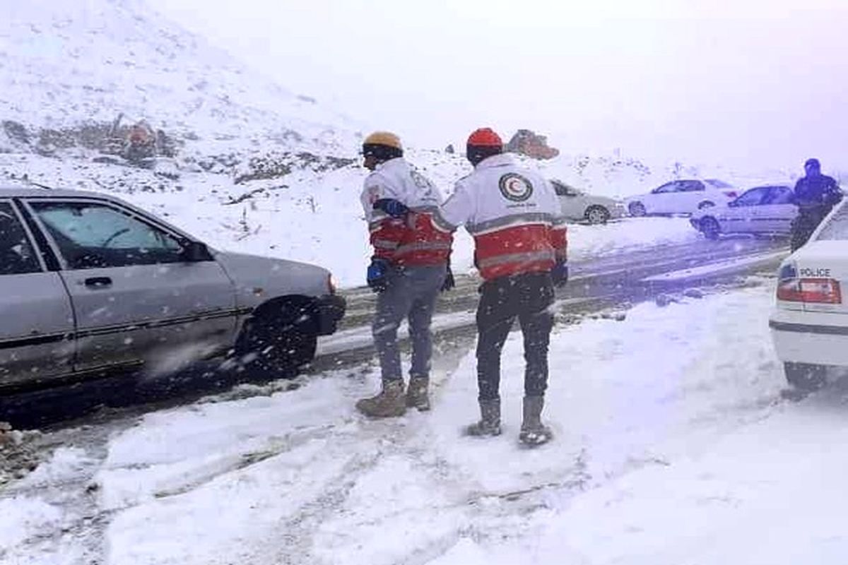 تردد در محورهای کوهستانی قم با زنجیرچرخ امکان‌پذیر است