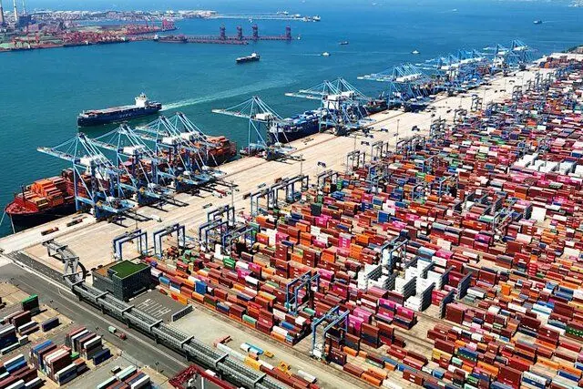 عوارض بندری چین از ۱۴  اکتبر برای کشتی‌های آمریکایی آغاز می‌شود