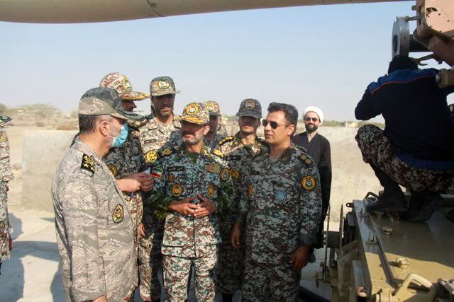 فرمانده کل ارتش از گروه پدافند هوایی شهید بردبار چابهار بازدید کرد