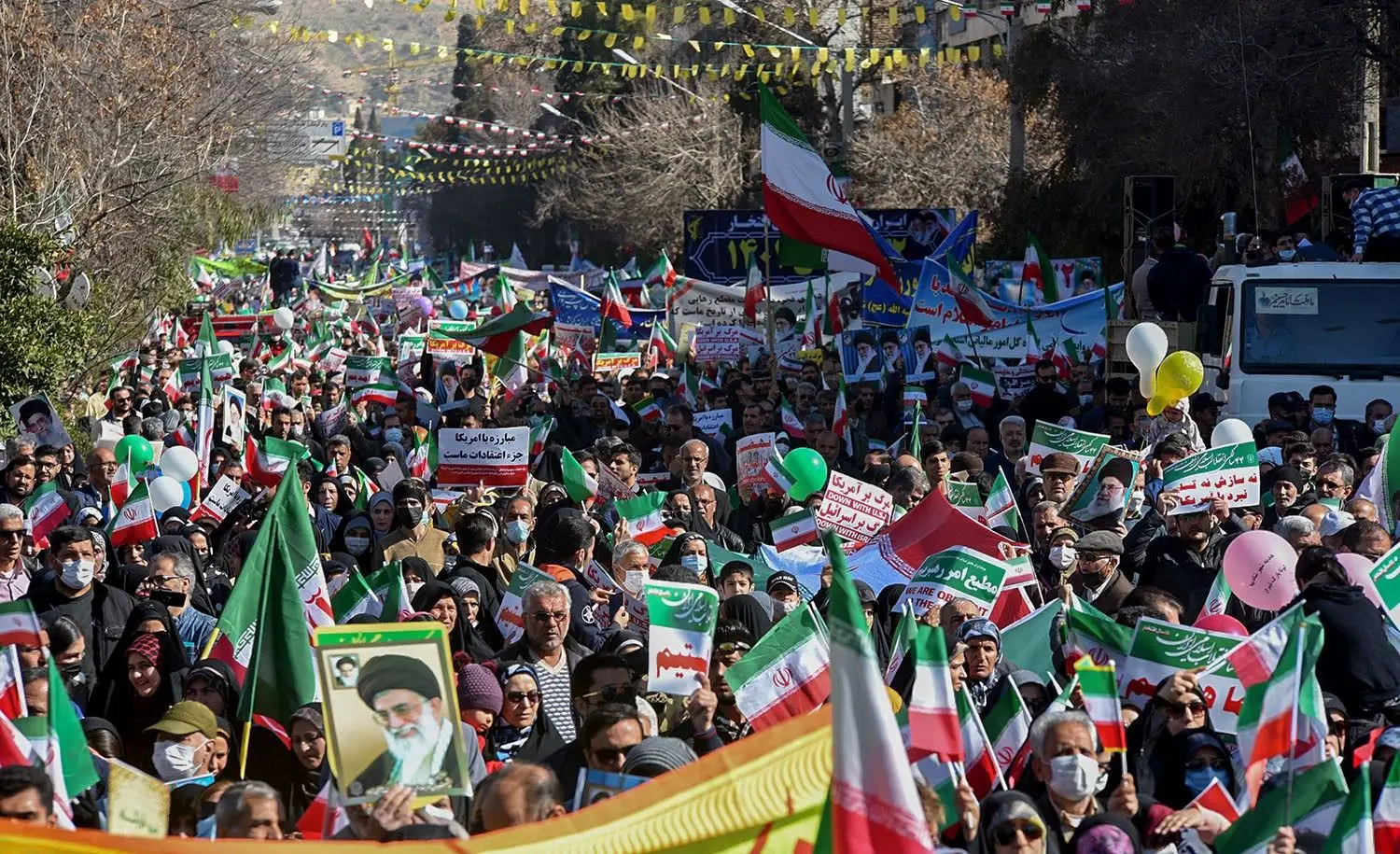 آغاز راهپیمایی ۲۲ بهمن در شیراز / همه آمدند