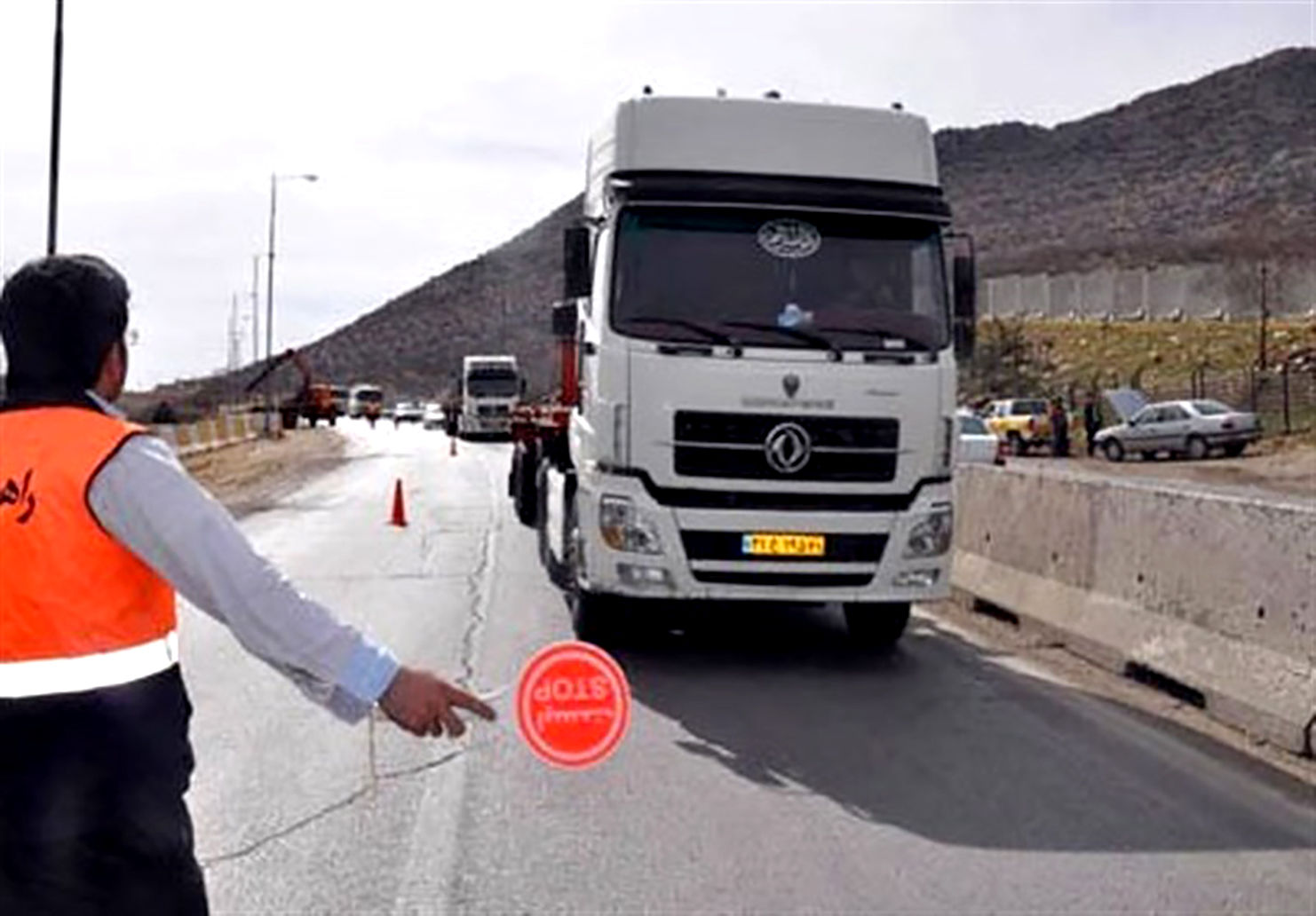 ممنوعیت تردد وسایل حمل و نقل سنگین در جاده های خراسان رضوی