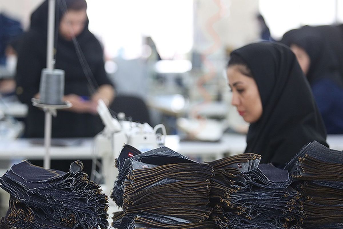 رونق کارگاه‌های تولید پوشاک در میناب /تولید بیش از 252 هزار دست لباس ظرف یک سال
