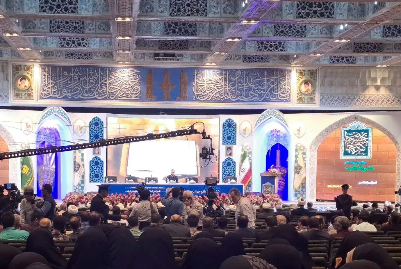 ششمین کنگره جهانی امام رضا(ع) آغاز به کار کرد/ سخنرانی اندیشمندانی از ۲۱ کشور جهان در اجلاسیه ششم امام رضا(ع)