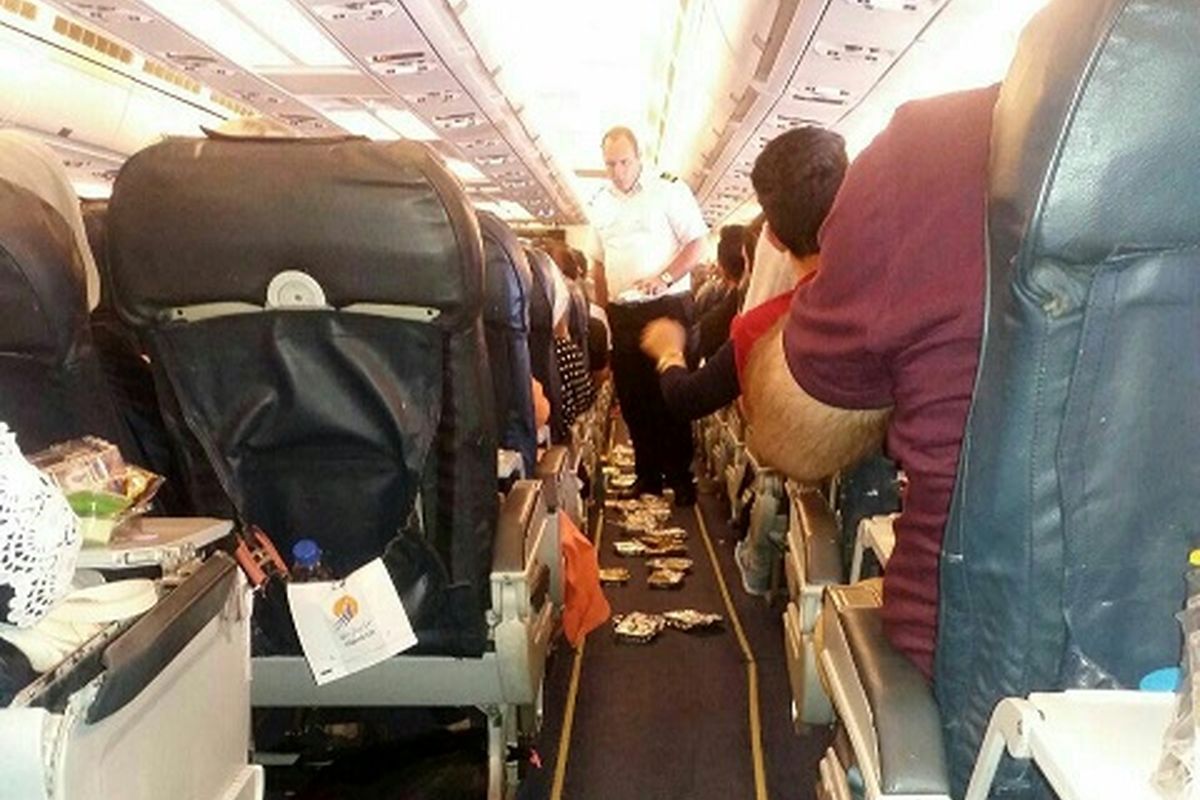 واکنش هواپیمایی تابان به اعتراض مسافران برای غذاهای بدبو: جبران می کنیم!