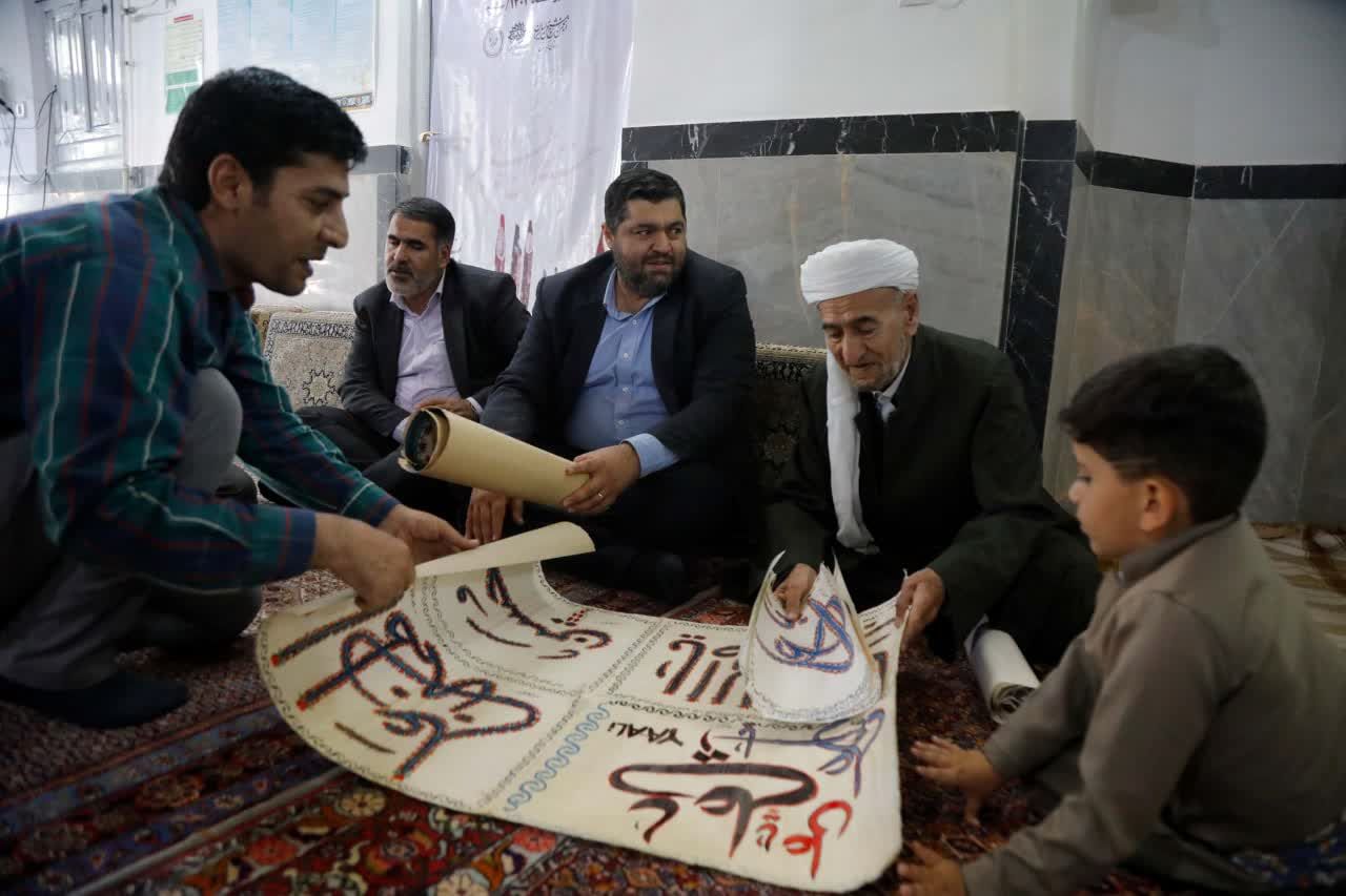حضوری نویسی آیات قرآنی توسط خوشنویسان کردستانی در سنندج