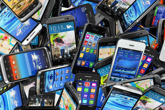 بازار موبایل گیج می زند / ۹۰ درصد تلفن های همراه موجود قاچاق است