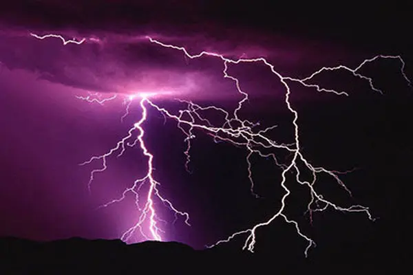 صاعقه سبب آتش سوزی زمین های کشاورزی ایلام شد