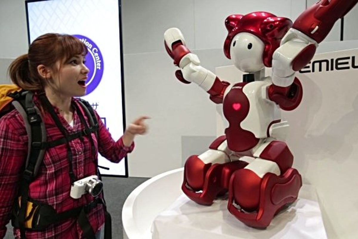 ربات همه فن حریف در فرودگاه توکیو + تصاویر