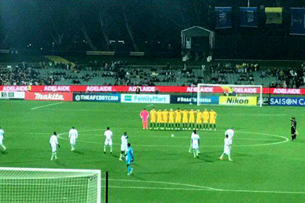 حرکت ناپسند بازیکنان عربستان در بازی با استرالیا/ حامیان تروریست از سکوت یک دقیقه ای هم دریغ کردند