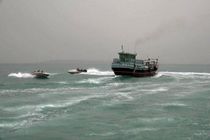 توقیف شناور حامل سوخت قاچاق در خلیج فارس توسط نیروی دریایی سپاه