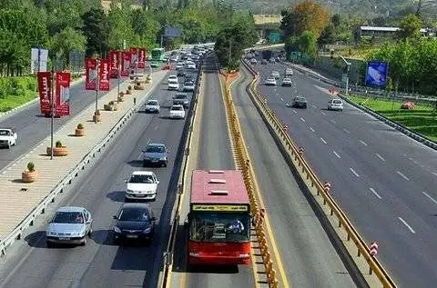 تهران مجهز به خودروی بومی شست‌وشوی تخصصی مسیرهای اتوبوس تندرو شد