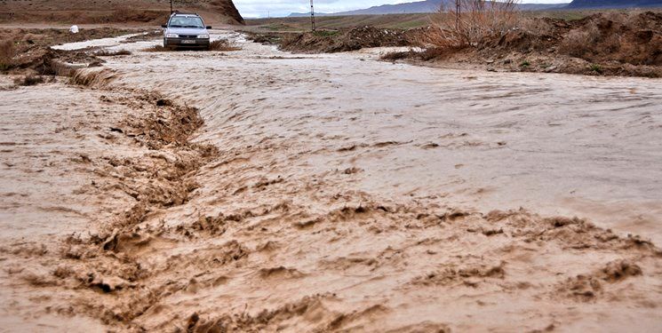 بازگشایی محور مواصلاتی چند روستای سیل زده در هرمزگان 