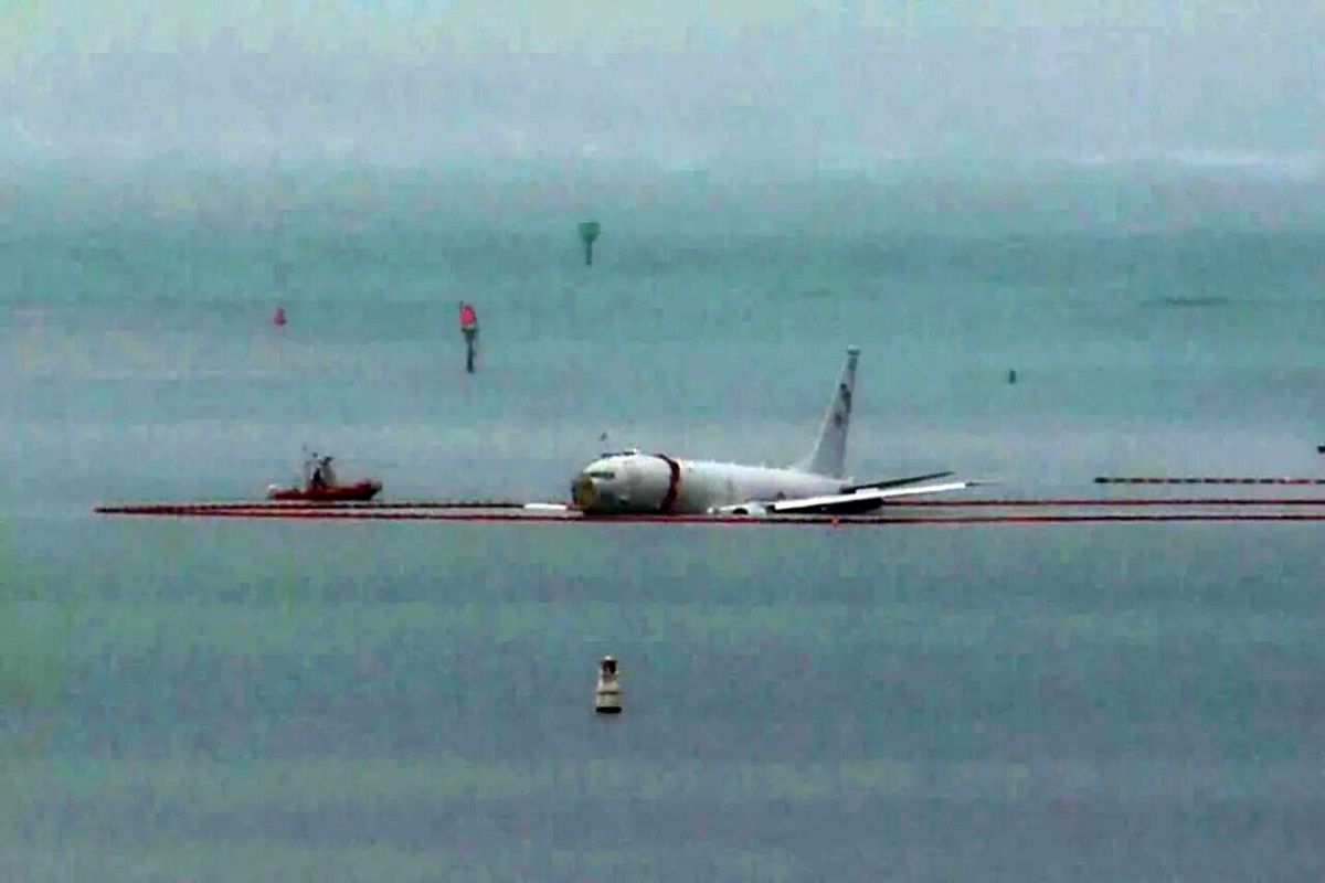 هواپیمای نیروی دریایی آمریکا به آب افتاد