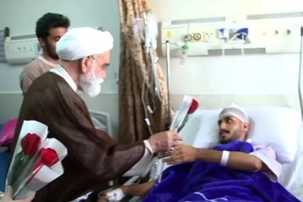 نماینده ویژه رهبر معظم انقلاب از مصدومان حادثه بندرشهید رجایی عیادت کرد