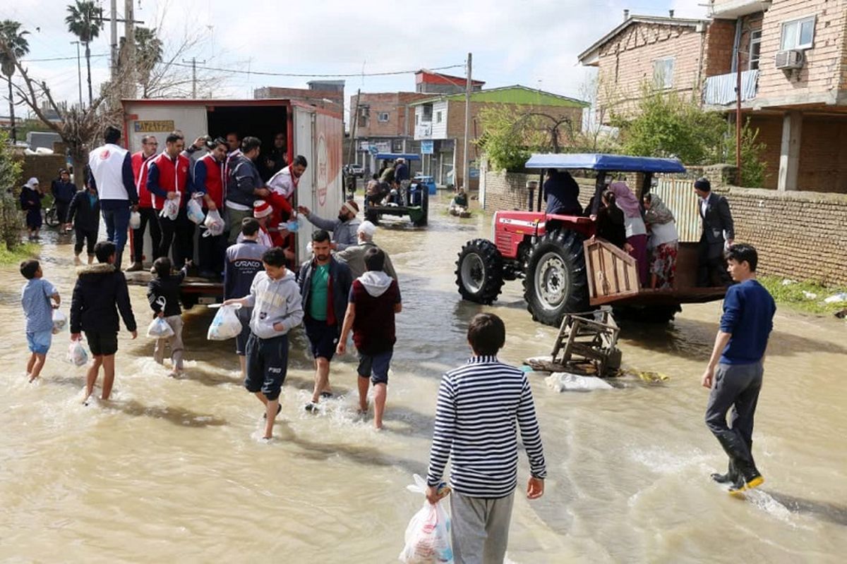 کمک ۷۶۰ میلیون تومانی مردم نیکوکار اصفهانی به سیل‌زدگان