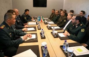 وزیر دفاع ایران با وزیر دفاع قزاقستان دیدار و گفتگو کرد