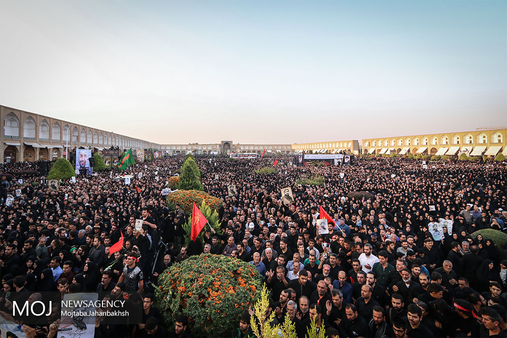 مراسم تشییع پیکر شهید حججی در میدان امام اصفهان