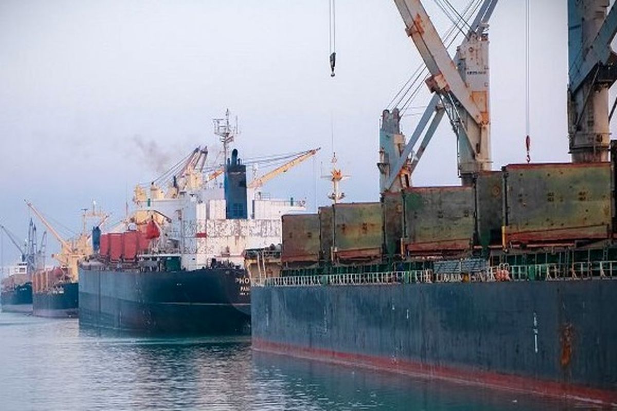 پهلوگیری ۱۲ فروند کشتی حامل کالاهای اساسی در بندر شهید رجایی