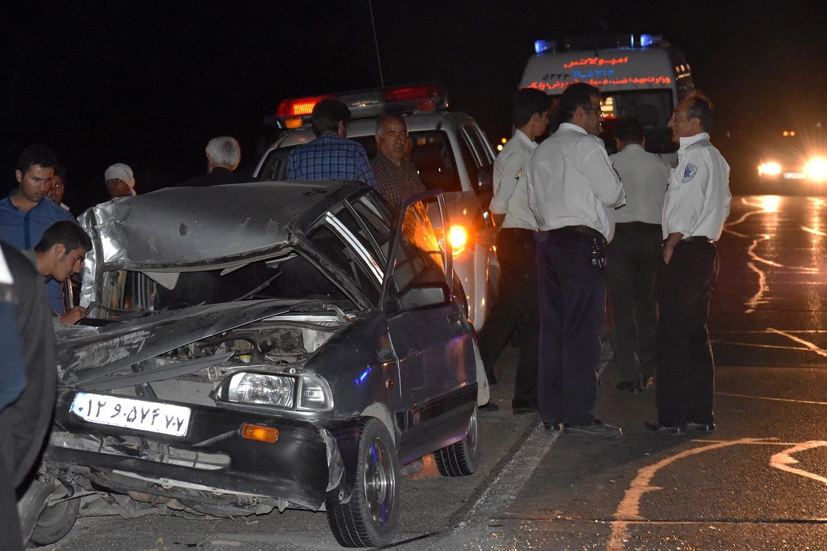 واژگونی خودرو در محور نورآباد به هرسین حادثه آفرید