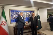 مذاکرات دو جانبه ایران و پاکستان در نشست وزرای خارجه دو کشور در اسلام‌آباد آغاز شد