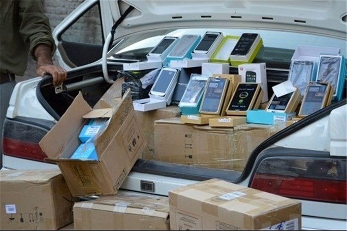 بیش از دو هزار دستگاه گوشی همراه قاچاق در بندرلنگه کشف شد