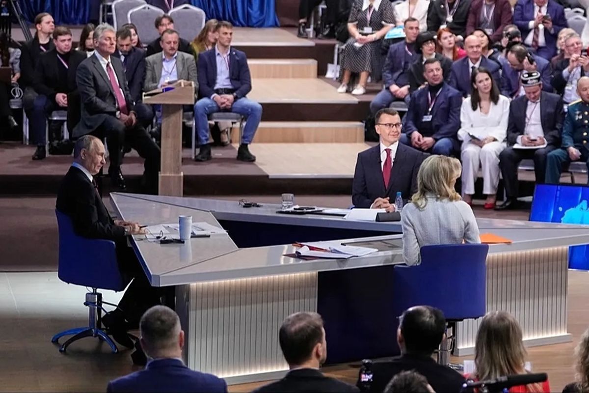 لحظه عجیب خواستگاری در نشست خبری پوتین + فیلم