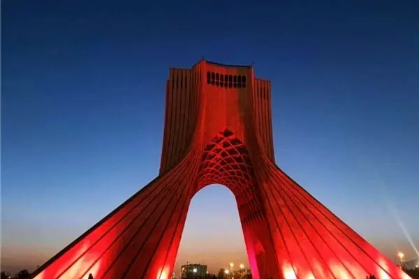 آزادی قرمز شد