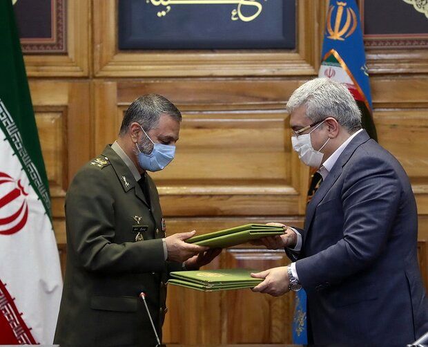 تفاهمنامه علمی تحقیقاتی بین ارتش و معاونت علمی و فناوری رئیس‌ جمهور امضا شد