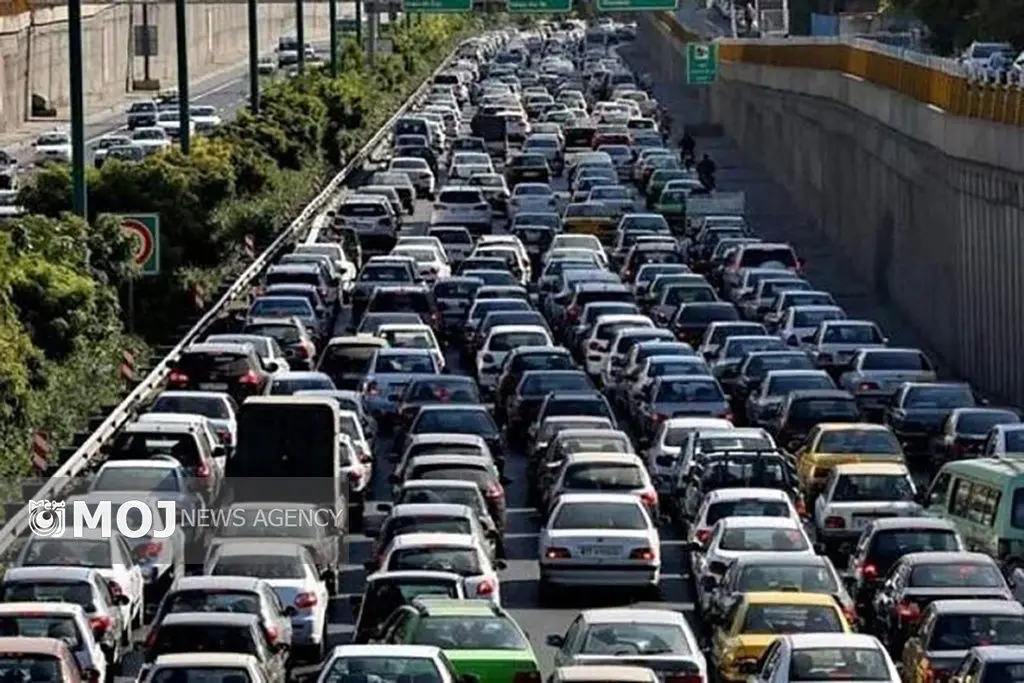 ترافیک سنگین جاده‌های منتهی به مرز مهران با موج دوم سفر اربعین